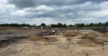 Нашли под будущим стадионом: археологи раскопали древнее поселение в неожиданном месте (фото)