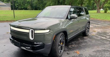 Заміна крила за $54000: електрокар Rivian вразив вартістю ремонту після дрібної ДТП (фото)