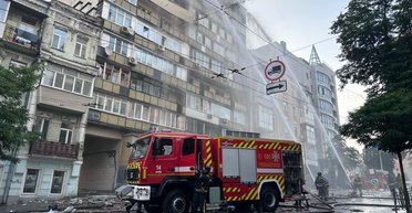 Посекло обломками: в Киеве возросло количество раненых после удара РФ