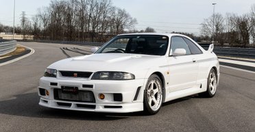 Знаменитий 30-річний Nissan у новому стані продали майже за мільйон доларів (відео)