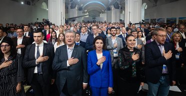 "Я вам открою тайну – сегодня меня изберут главой партии". Зачем партия Порошенко меняет свое название