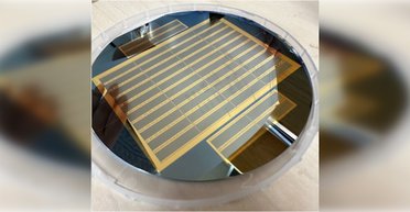 Вместо солнечных панелей: необычная пластина превращает тепло в электричество (видео)