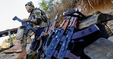 Семьи погибших на войне с РФ добровольцев получат до 15 млн гривен: Зеленский подписал закон