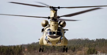 Вместо Osprey: президента США теперь сопровождают вертолеты CH-47F Chinook (фото)