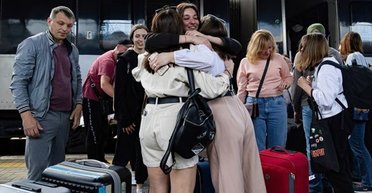 Нужно "сохранить демографию": украинские подростки, которые выехали за границу, уже не вернутся, — эксперт (видео)