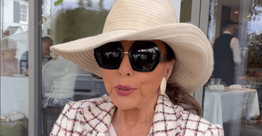 Джоан Коллінз поділилася неймовірно рідкісною фотографією з донькою Катяною Касс (фото)