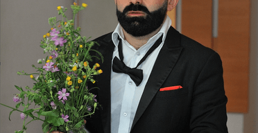 "Били по животу": звезда сериала "Безумная свадьба" рассказал, как с ним когда-то обошлись в полиции (видео)