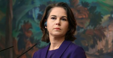 "ВС РФ будут на границе с Польшей": Бербок о последствиях прекращения поддержки НАТО Украины Украиной