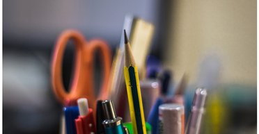 Могут спасти жизнь: зачем в крышках ручек сделали отверстия (видео)