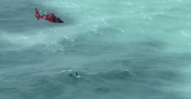 Сутки с холодильником в океане во время урагана: истории удивительного спасения (видео)