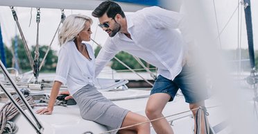 Жінка викинула обручку в океан після невдалого жарту чоловіка (фото)