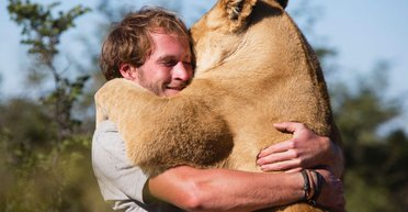 Мы с тобой одной крови. Как люди помогают диким животным, попавшим в беду