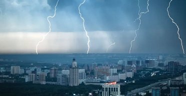 Дождевая сосиска: ливень библейских масштабов затопил Москву, — СМИ