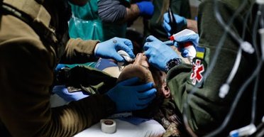 Українські дрони рятують життя бійців, доставляючи кров на передову (відео)