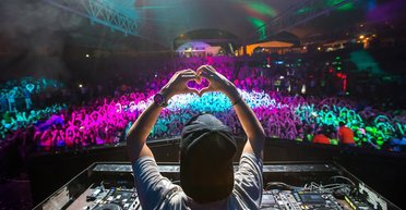 Веселились в комендантский час: в Ровно полиция разоблачила "подпольную вечеринку"