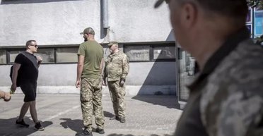 "Не від хорошого життя": працівників критичних підприємств можуть позбавити "броні", — нардеп