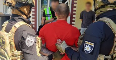 Продавав людей з інвалідністю для жебрацтва: на Хмельниччині затримали місцевого "бізнесмена" (фото)