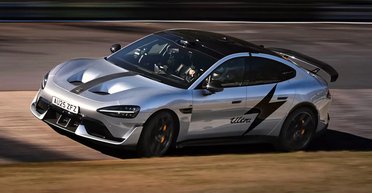 Быстрее Porsche и Tesla: спортивный электрокар Xiaomi отметился рекордом (видео)
