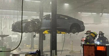 Новый дорогой электромобиль Audi сгорел на СТО (фото)