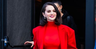 Схудла Селена Гомес з'явилася на публіці в червоному total look (фото)