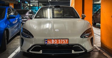 Запас хода 800 км и 2,8 с до сотни: в Киеве заметили первый электромобиль Xiaomi (фото)