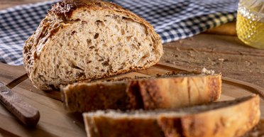 Рецепты румяного хлеба с "полезным воздухом": в духовке и мультиварке