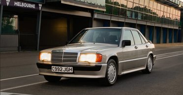 Неприметный раритет: на аукцион за $340 000 выставили Mercedes 190 Айртона Сенны (фото)