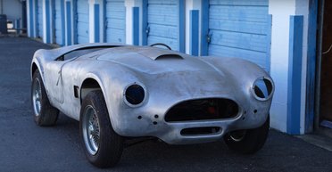 Находка на миллион долларов: культовый спорткар 60-х простоял 43 года в гараже (видео)