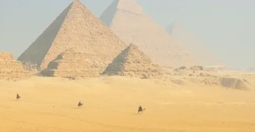 Над пірамідами Єгипту вчені виявили бульбашки з плазми: що це таке