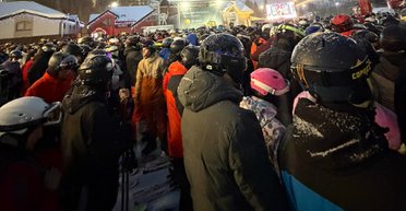 "Фортеця Буковель": величезні черги на курорті показали в мережі (фото, відео)