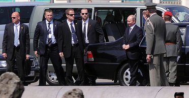 Кортежи без президента и пустые ряды: эксперт рассказал, как охраняют Путина