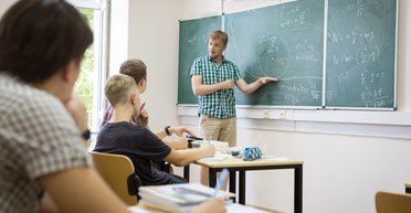 Доплаты учителям могут увеличить: на сколько и при каких условиях