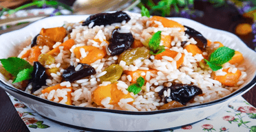 Улюблена страва з новим смаком: рецепт солодкого плову (відео)