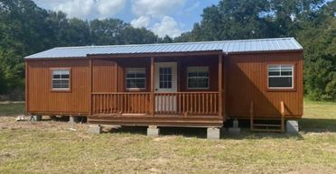 "Без боргів": мати трьох дітей живе у сараї, щоб не платити за оренду (фото)