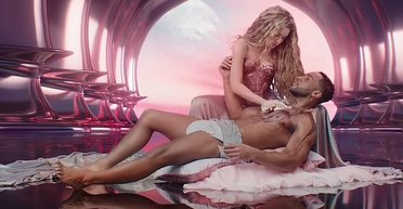 16 років різниці: Шакіра зустрічається із зіркою серіалу "Емілі в Парижі", — ЗМІ