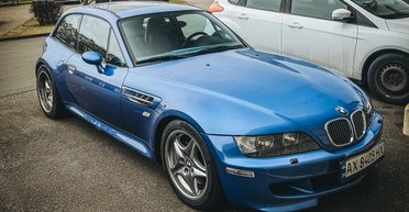 Раритет из 90-х: в Киеве заметили самый необычный спорткар BMW (фото)