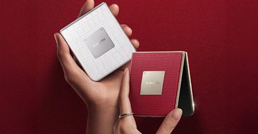 Xiaomi випустила "святковий" смартфон зі справжніми діамантами (фото)