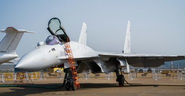 Китай викотив винищувач J-15T: чому він може стати проблемою для армії США (відео)