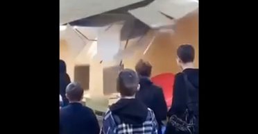 В Киеве во время воздушной тревоги в укрытии школы обвалился потолок (видео)