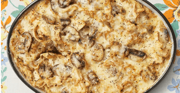 Запіканка з куркою, сиром і цибулею по-французьки: ситна страва для всієї родини