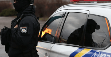 В Киеве взорвался внедорожник возле жилых домов: на месте работают экстренные службы