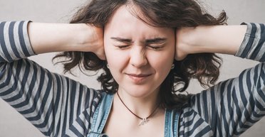 Люди тільки зараз почали розуміти, чому їм не подобається звук їхнього голосу (відео)