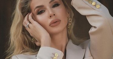 Світлана Лобода в новому образі попозувала перед камерою у ванній кімнаті