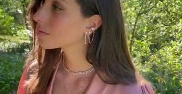 Дівчину Бреда Пітта помітили за шкідливою звичкою (фото)