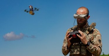 Работают даже во время сложных погодных условий: ВСУ получили новые ударные дроны "Батон Оптик"