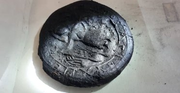 Зображений Христос: археологи виявили 1300-річний хліб для християнського обряду (фото)