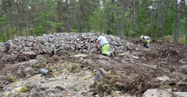Побудували тисячі років тому: археологи дослідили доісторичний курган у Швеції (фото)