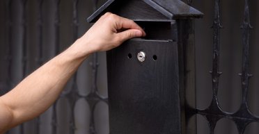 Мужчина попросил соседку забирать его почту: впоследствии тот пожалел об этом (фото)