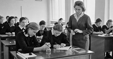 "Привіт, СРСР": окупанти запровадили дрес-код для вчителів у Маріуполі, — Андрющенко