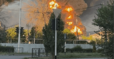 Дроны разбили нефтебазу в Волгоградской области РФ: пожар тушат в двух местах (видео)